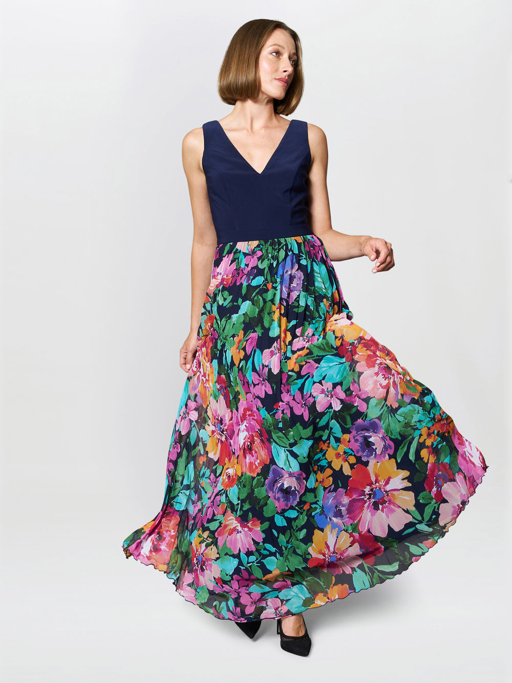 Mariella Maxi Dress With Printed Pleated Skirt Gina Bacconi Mariella Maxi Dress With Printed Pleated Skirt Gina Bacconi